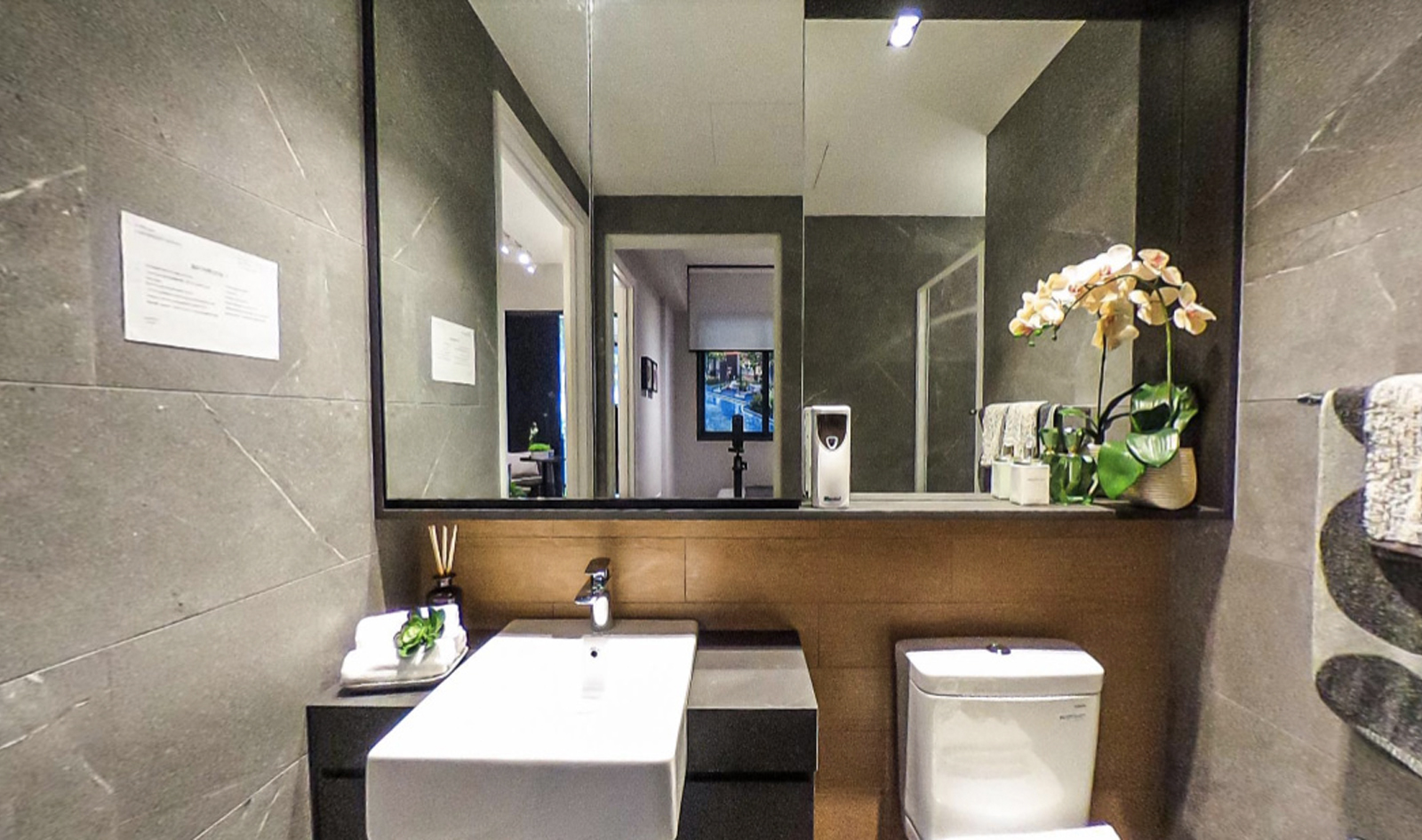 Rezi 24 Design and Decoration: Bathroom